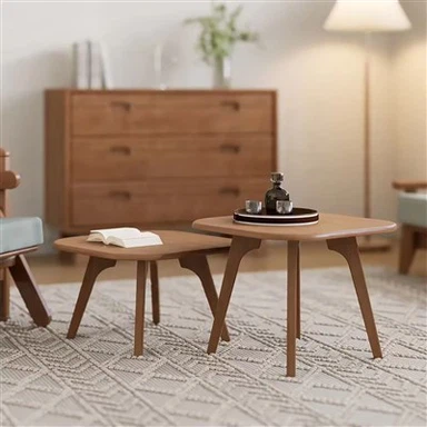 Маленький журнальный столик из орехового дерева