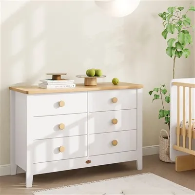 Белый комод и тумбочка